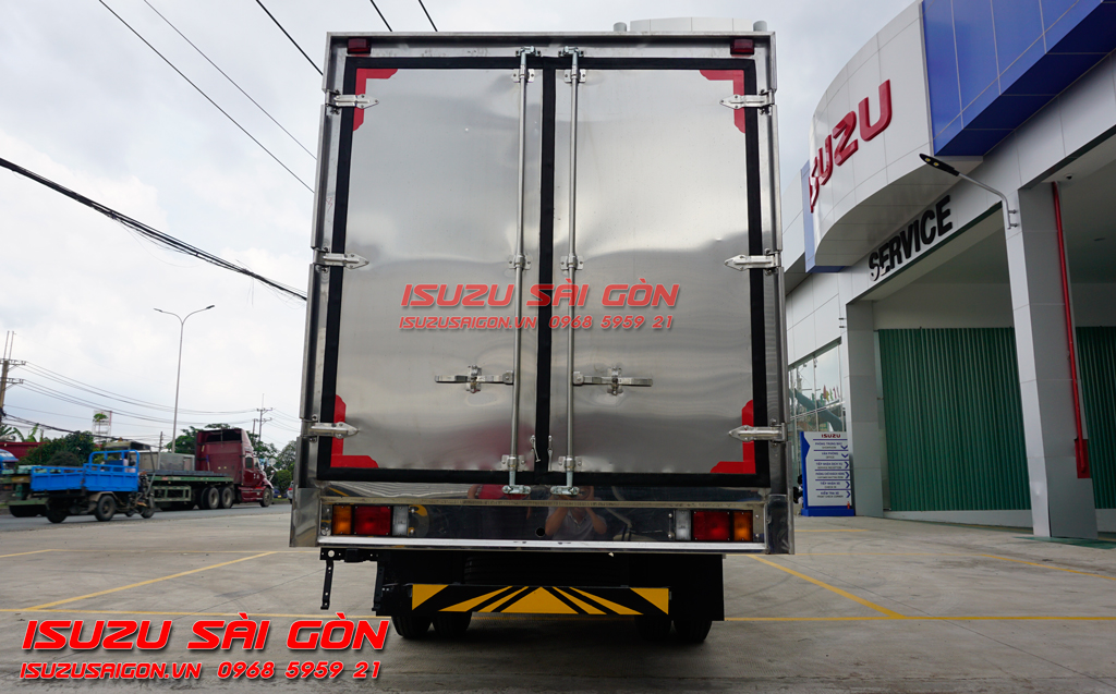Xe Tải Isuzu 2T4 QKR QMR77HE5A Thùng Kín 4
